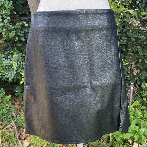 Mini Pencil Skirt Old Navy Heritage Faux Leather Size Large - Picture 2 of 9